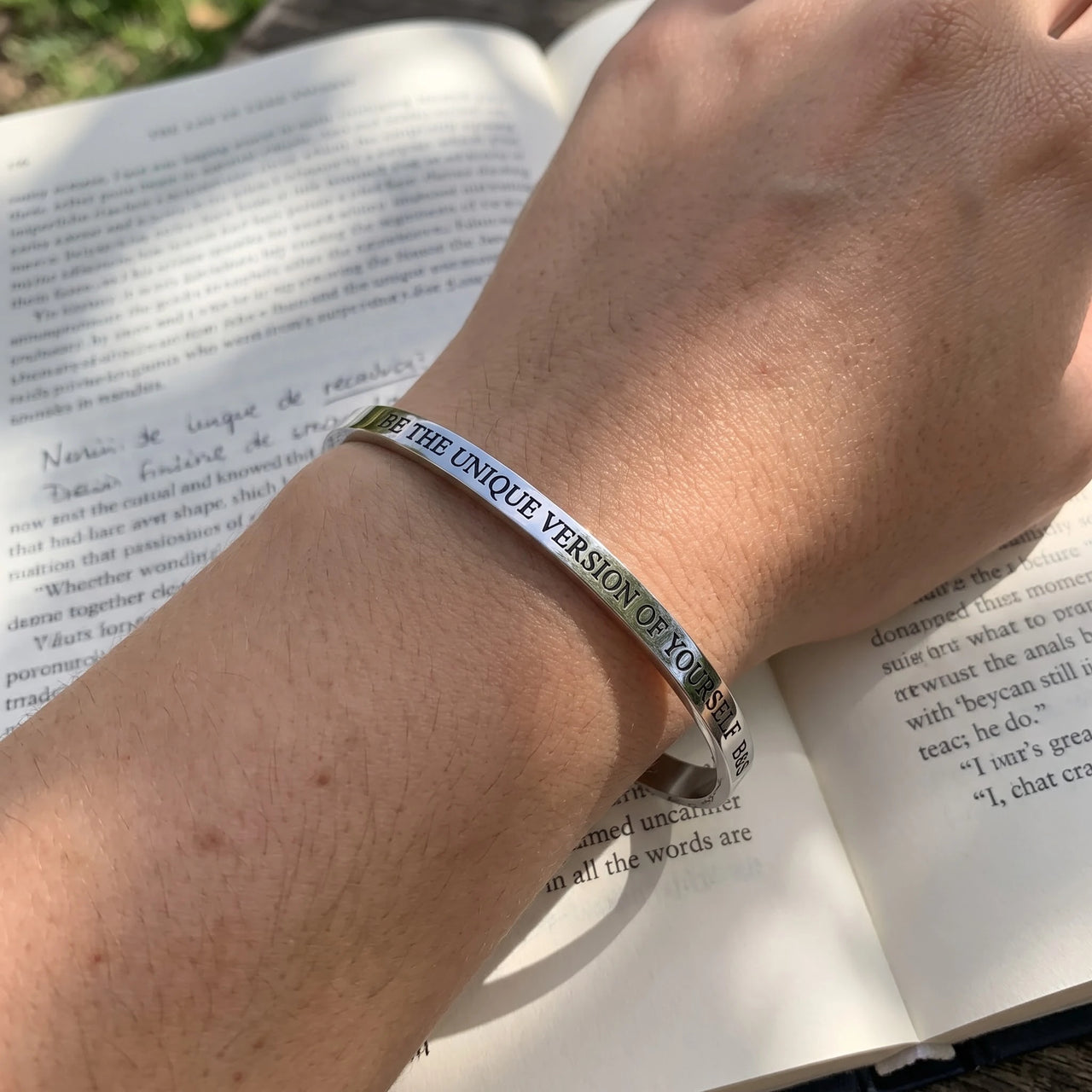 Engraved bracelet — worn, real size, silver | SKU: btuvoy-wg