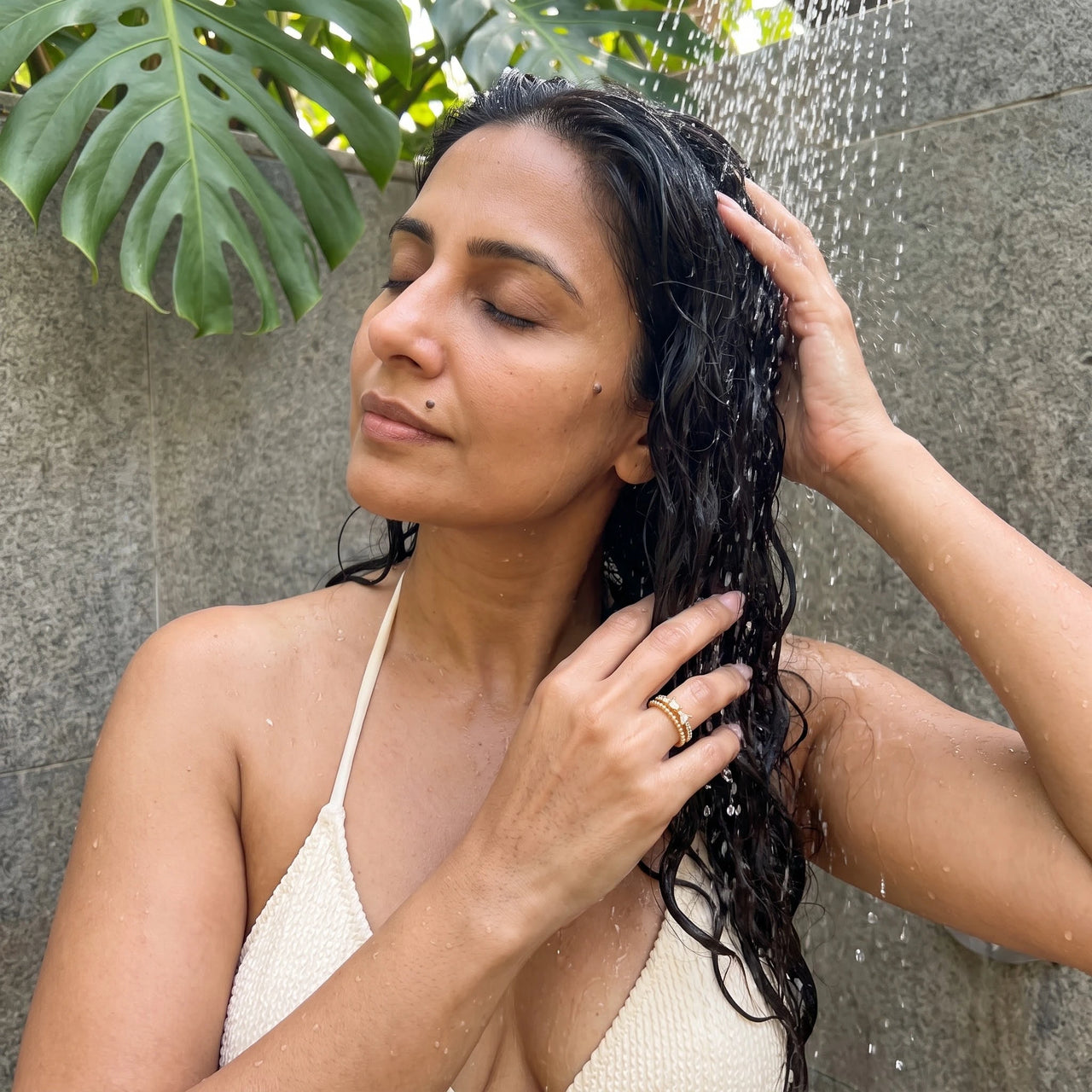 Butterfly ring — worn in the shower, waterproof, gold | SKU: lepapillon