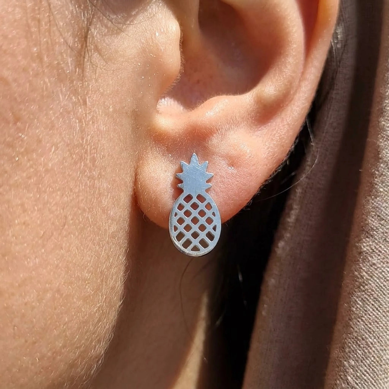Pineapple stud earrings — close-up of the details, silver | SKU: 437186-silver-plated
