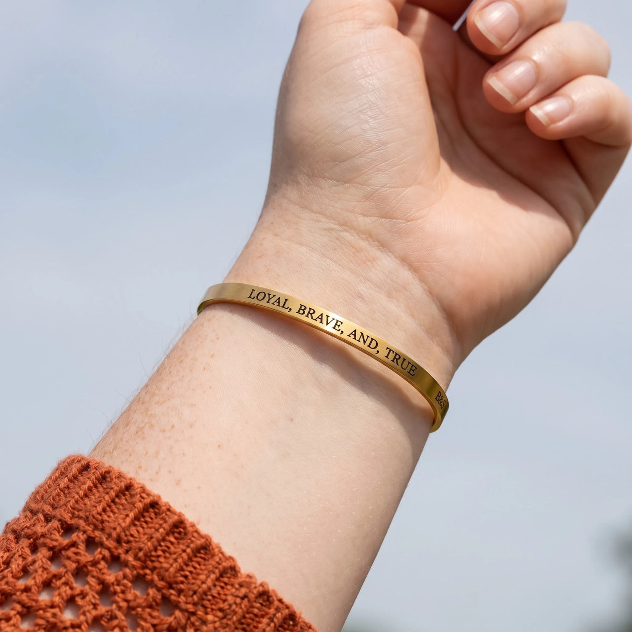 Loyal brave true — close-up of the details, gold | SKU: lbat-g