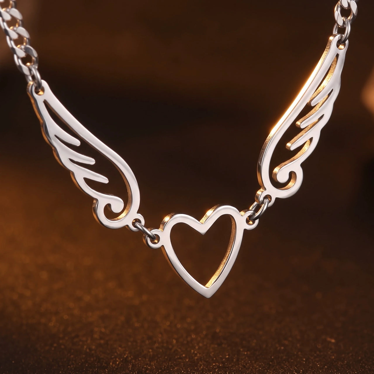 Close-up of the silver necklace | SKU: 42004-silver